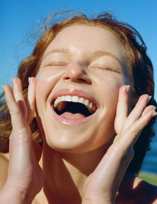 Non-greasy face sunscreen with natural ingredients